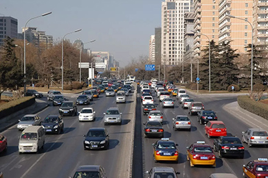 鬧市開車必學技巧，你會幾招？